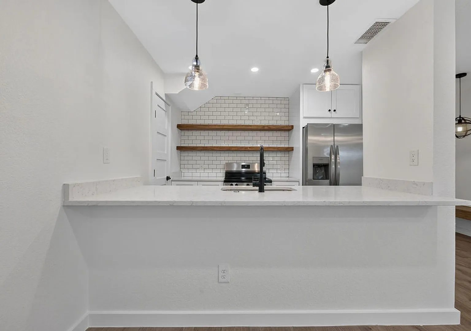 Beautiful 2 Bedroom condo — Photo 3