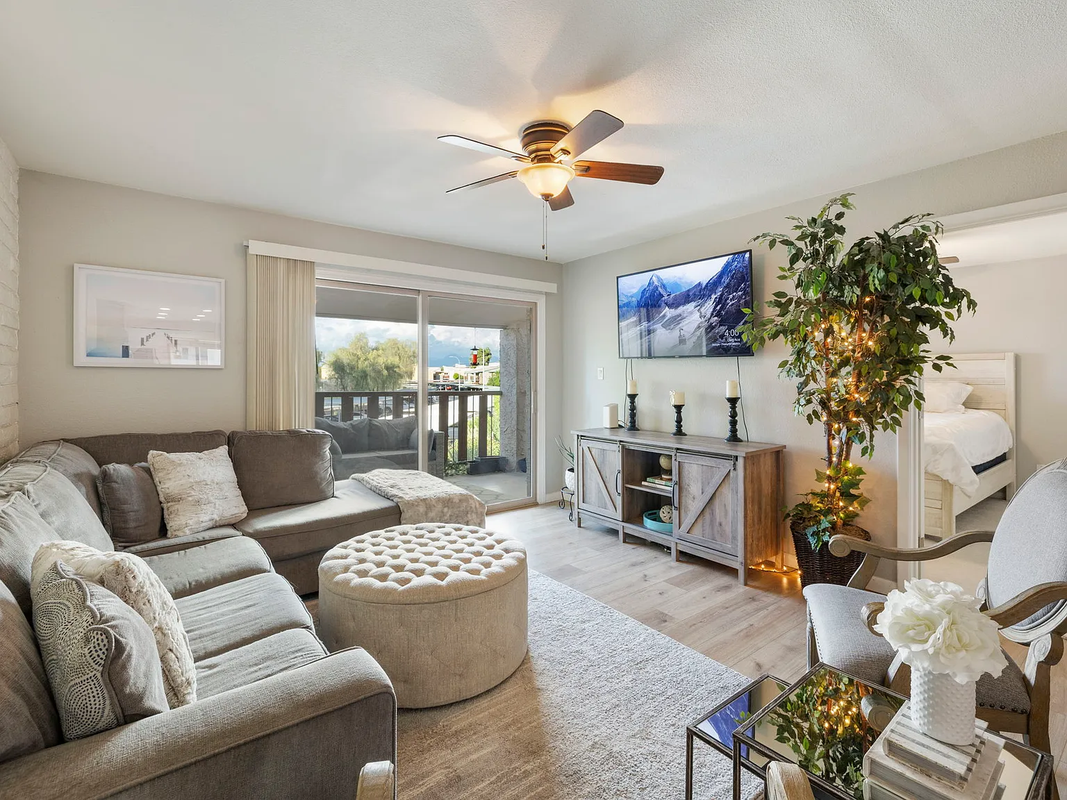 2 bed, 960 sqft, $2,100 — Photo 3