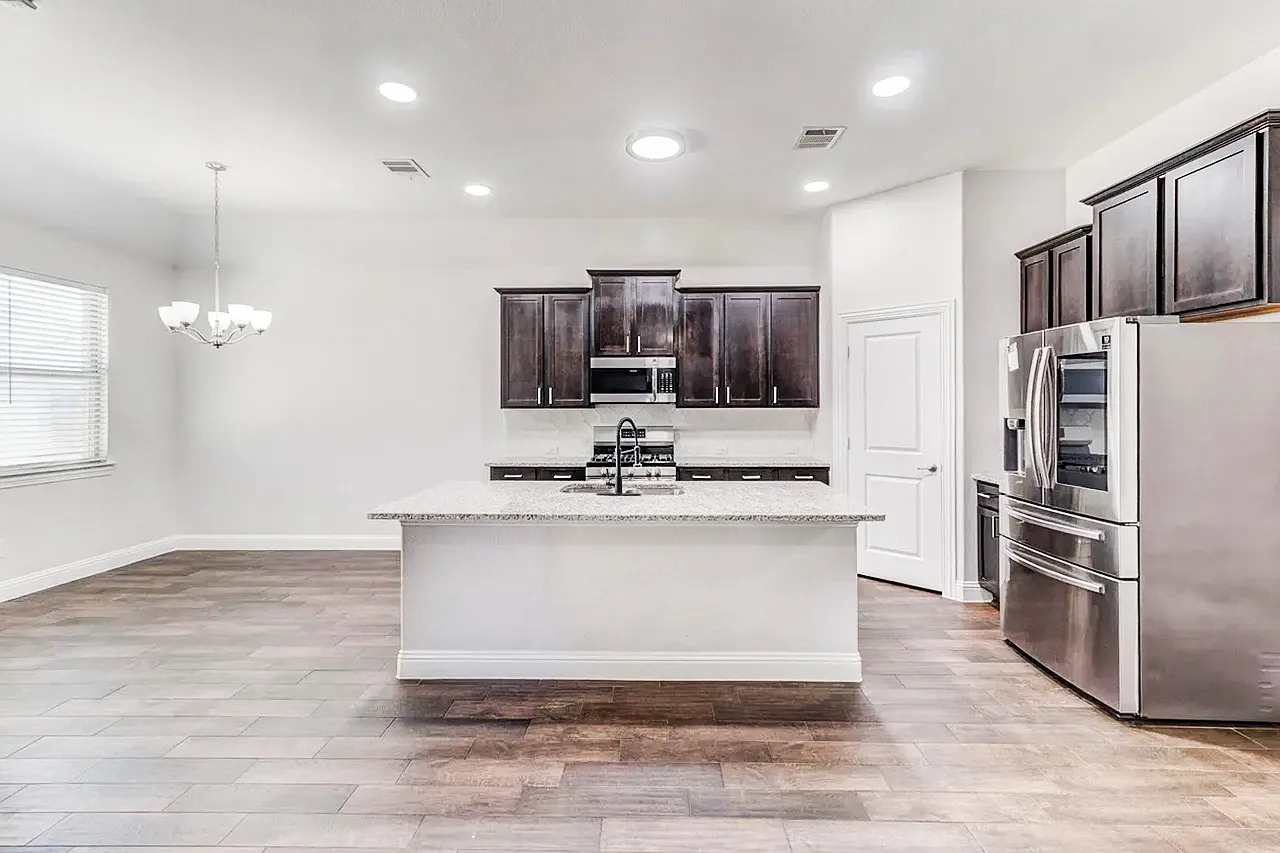 4 bed, 1847 sqft, $2,395 — Photo 2