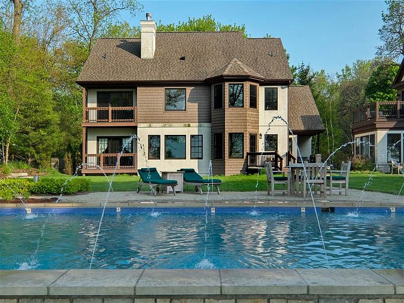 1st image of 15968 Lake Ave