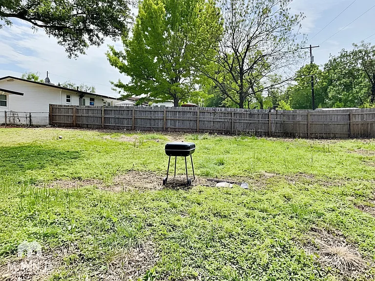 4802 Hilldale Dr — Photo 17