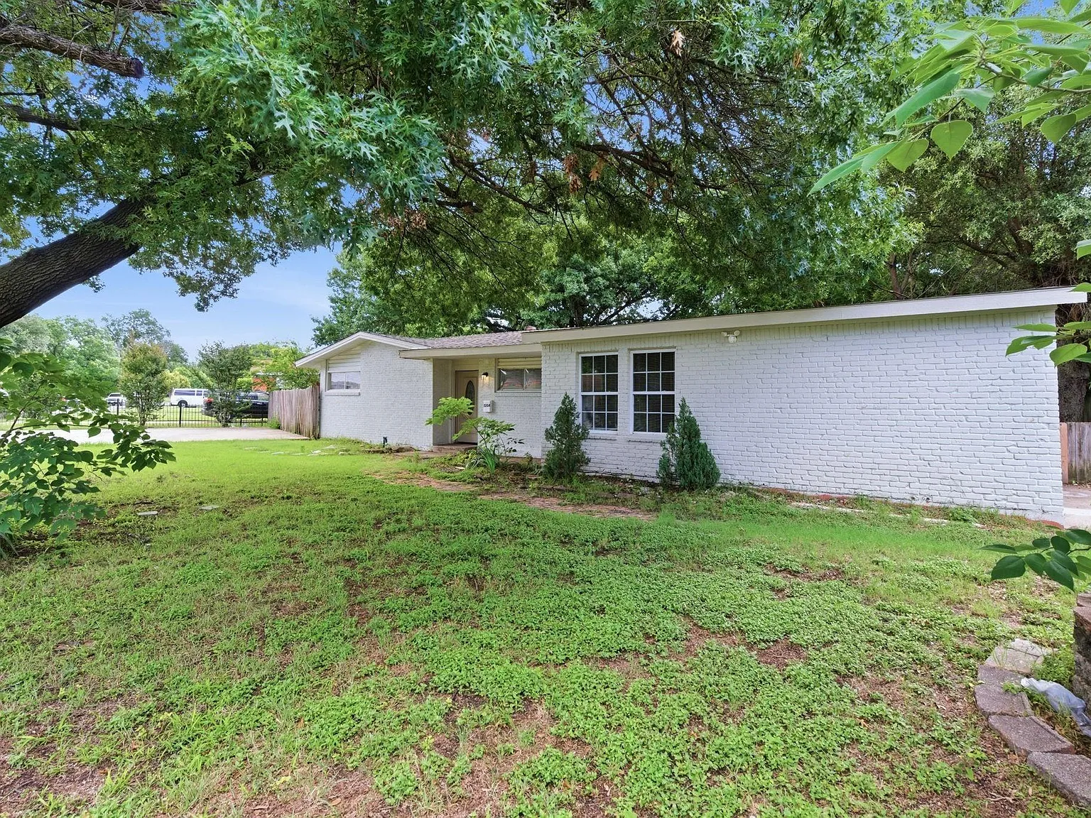 4 bed, 1607 sqft, $2,400 — Photo 4