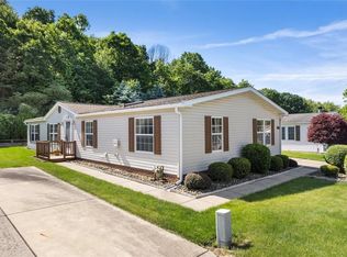 226 Rock Lake Dr, Zelienople, PA