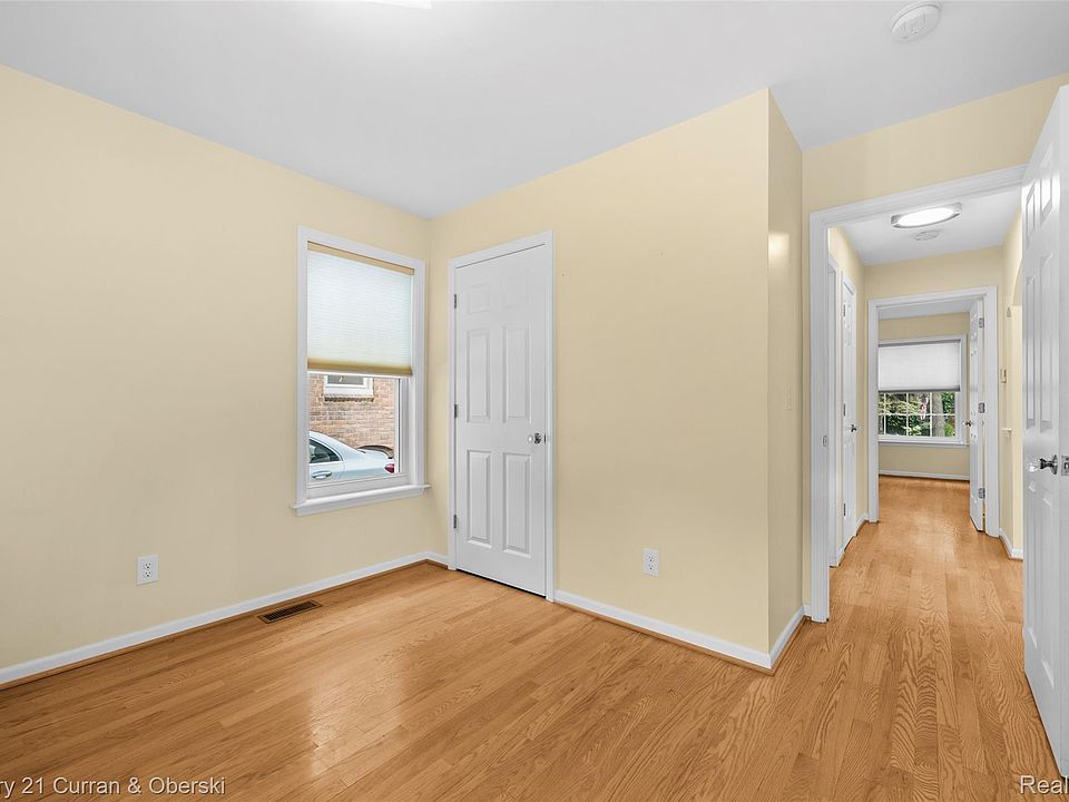 23035 Marlboro St, photo 16