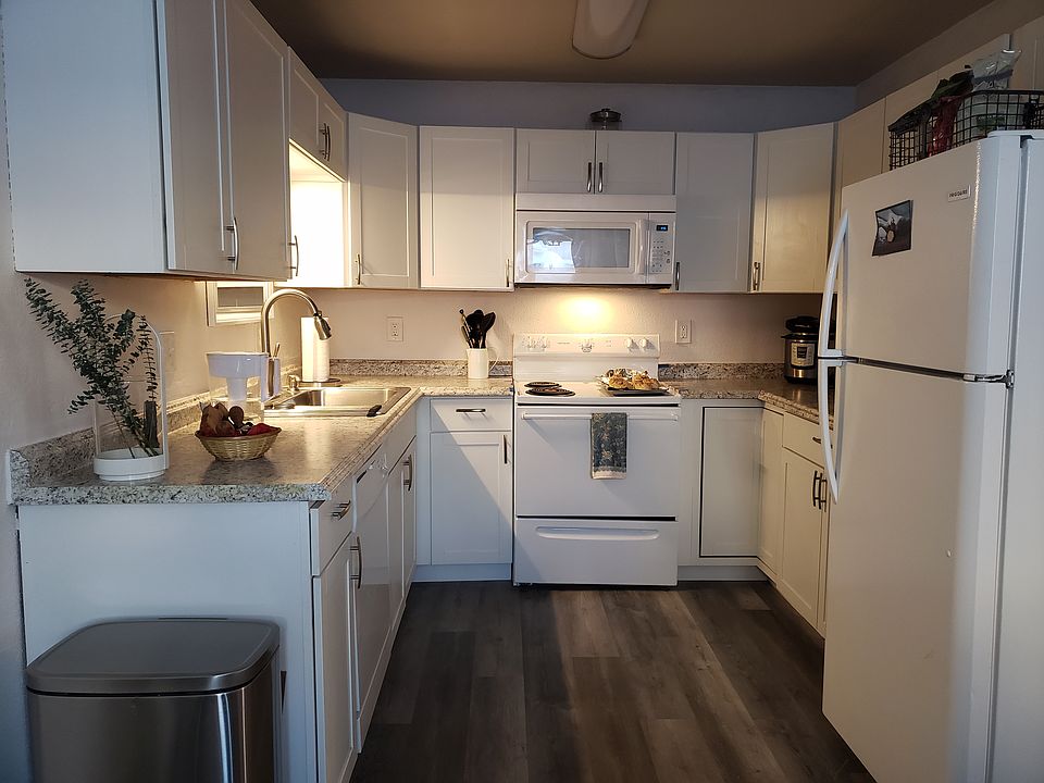 Full kitchen