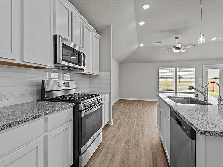 3003 Middleton Dr — Photo 5