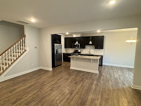4th image of 123 Shale Creek Dr