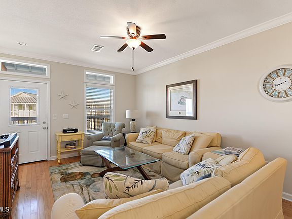 2nd image of 1515 E Beach Blvd