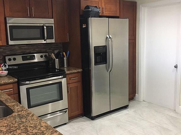 4th image of 1249 Presidio Dr