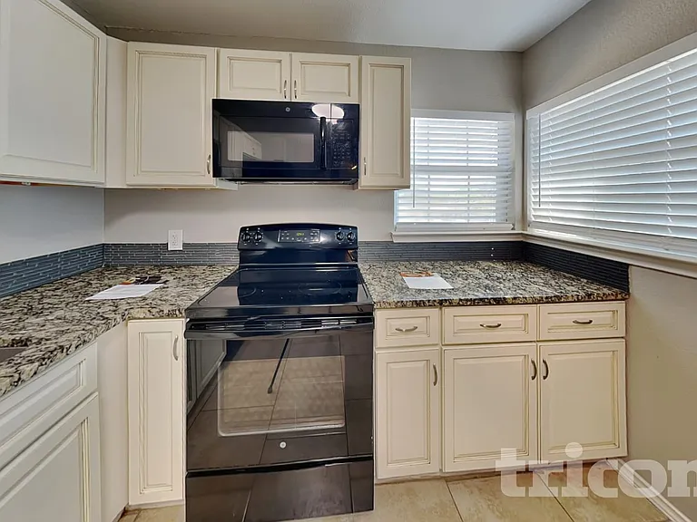 706 Olney Dr — Photo 5