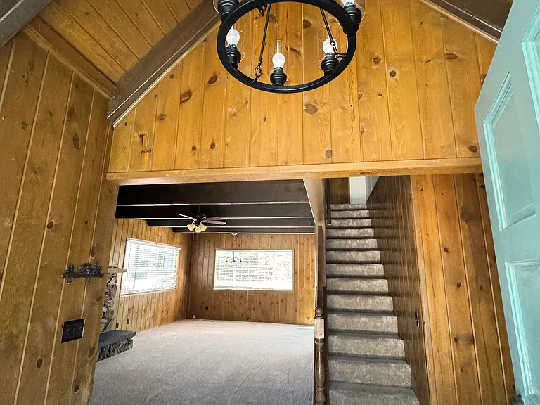 499 Grizzly Rd — Photo 2