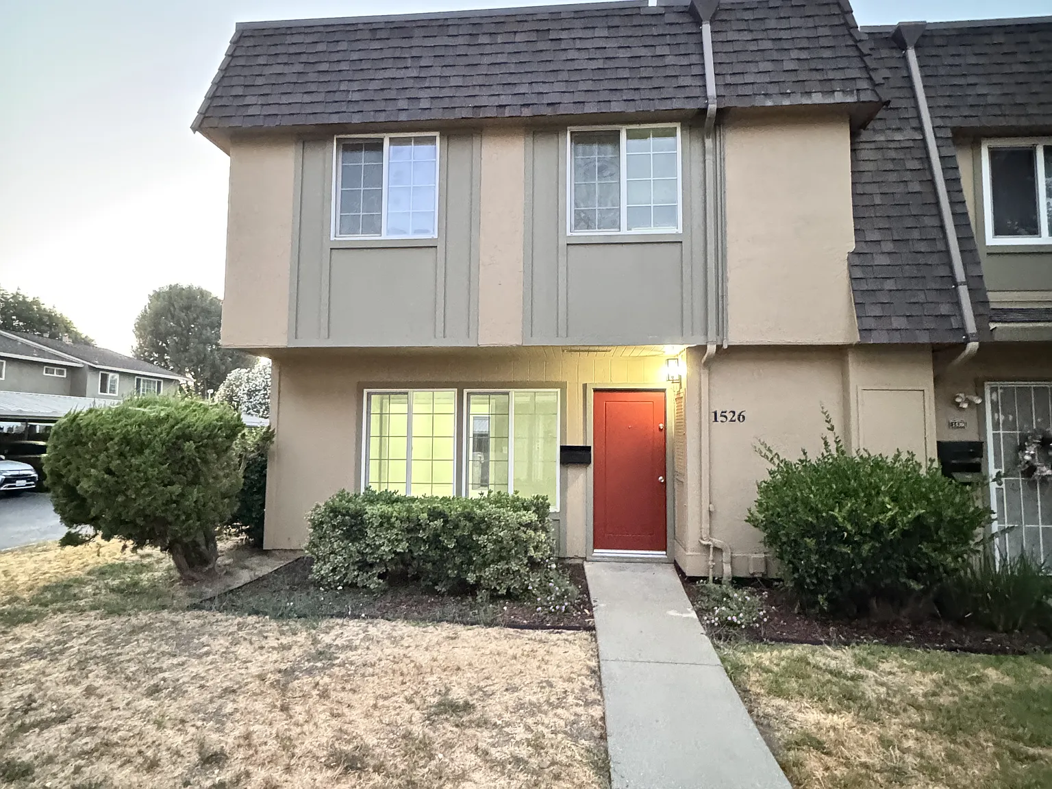 3 bed, 1176 sqft, $3,850 — Photo 1