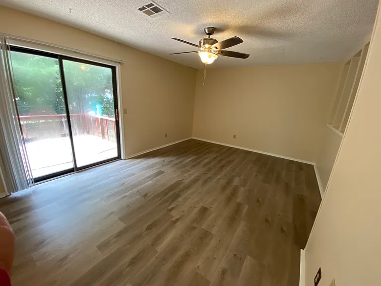 1001 E Knapp Ave — Photo 3