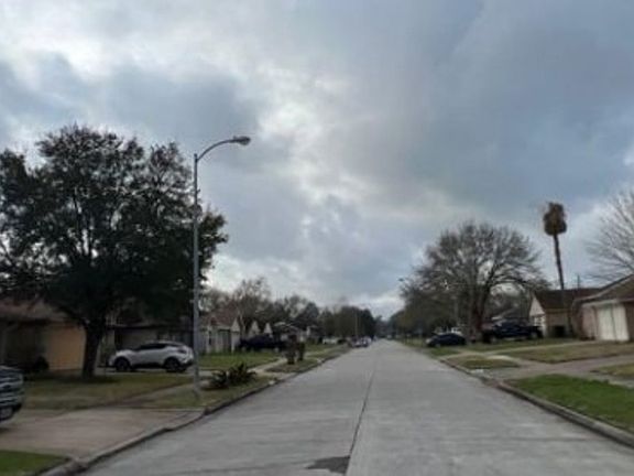 Exterior Neighborhood (street photo)