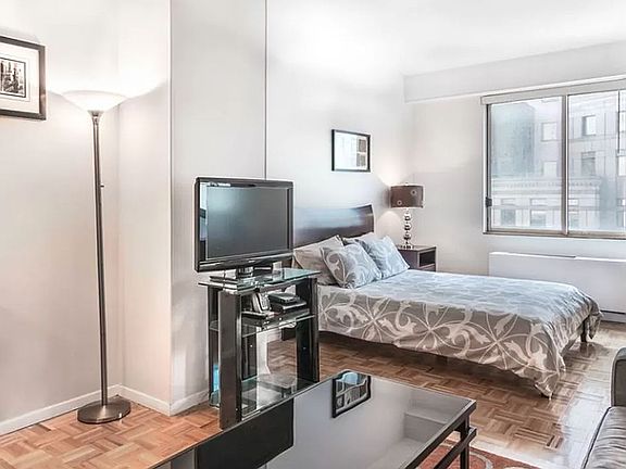 5th image of 350 W 50th St APT 6O