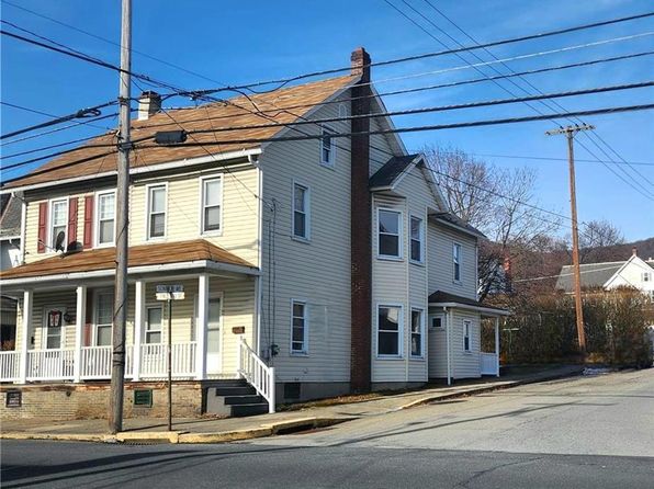 37 E Pennsylvania Ave, Pen Argyl, PA 18072