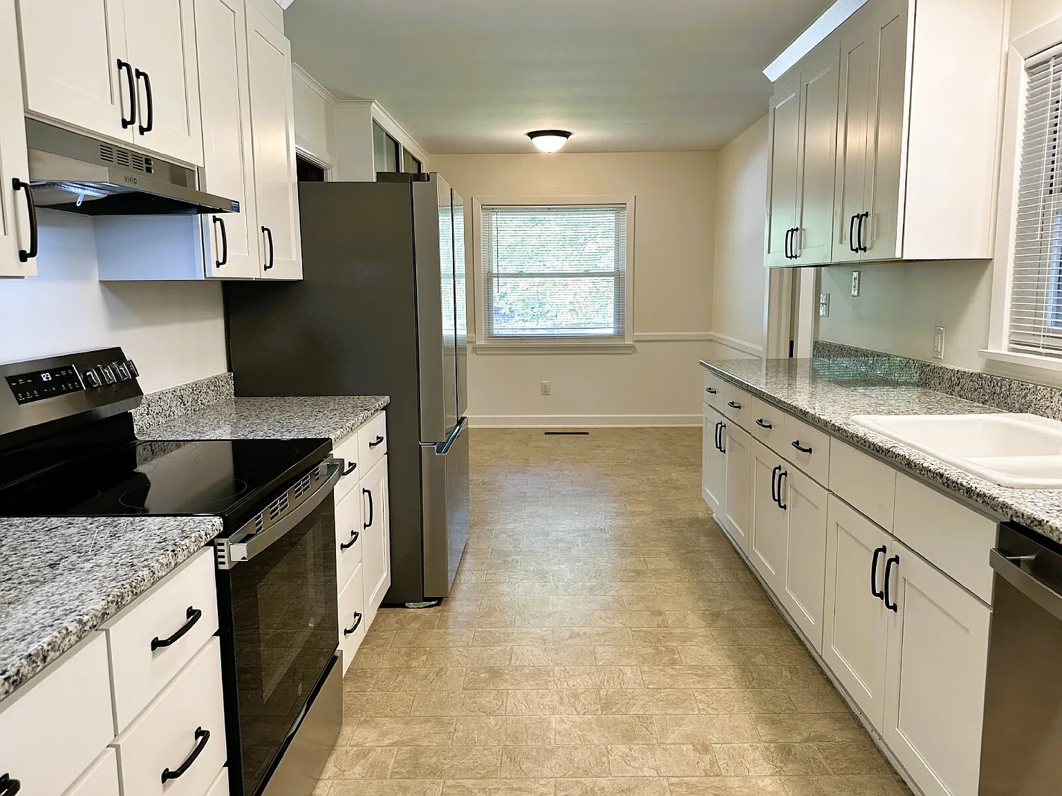 3 bed, 2.0 bath, 1986 sqft, $1,800 — Photo 4