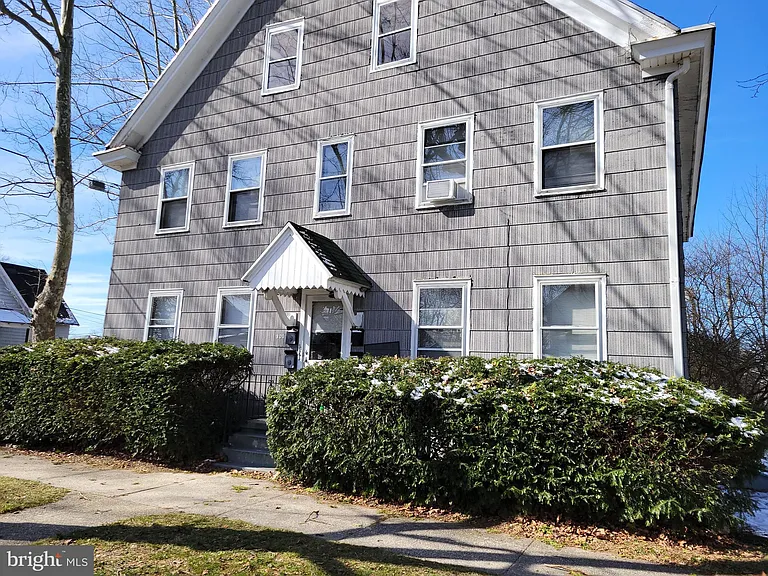 301 Buffalo Ave — Photo 1