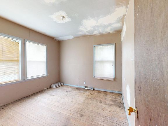 4th image of 701 Tennessee St