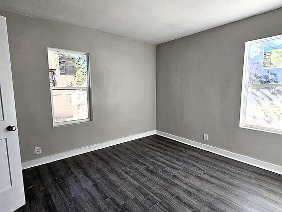 3rd image of 1416 Sheldon St