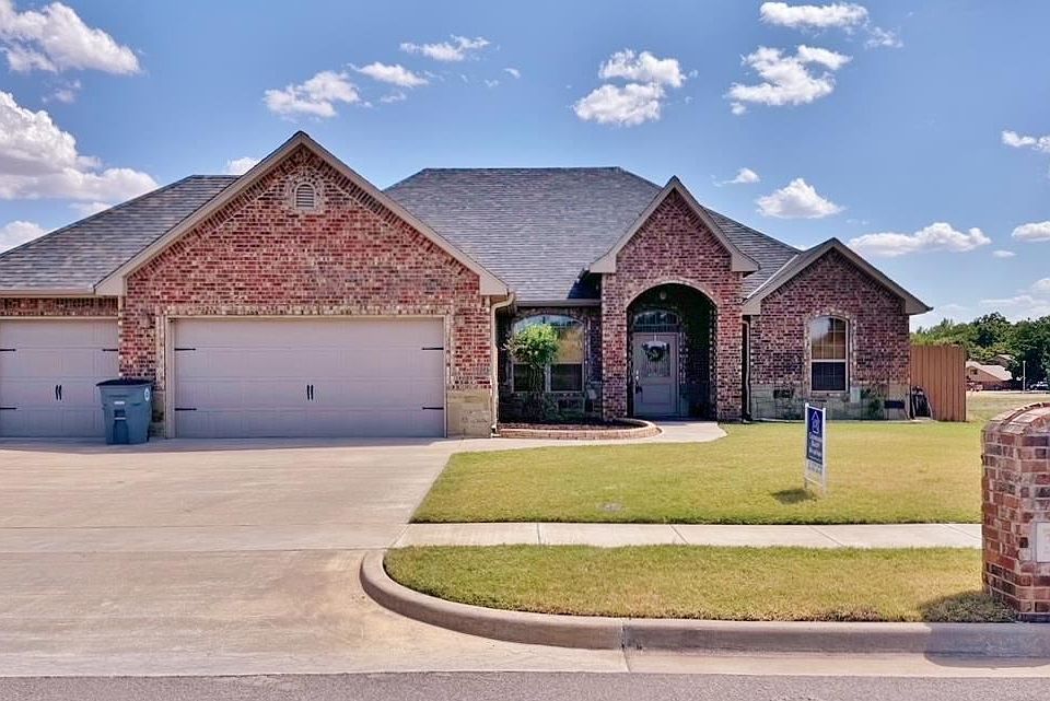 1st image of 3137 NE Brentwood Dr