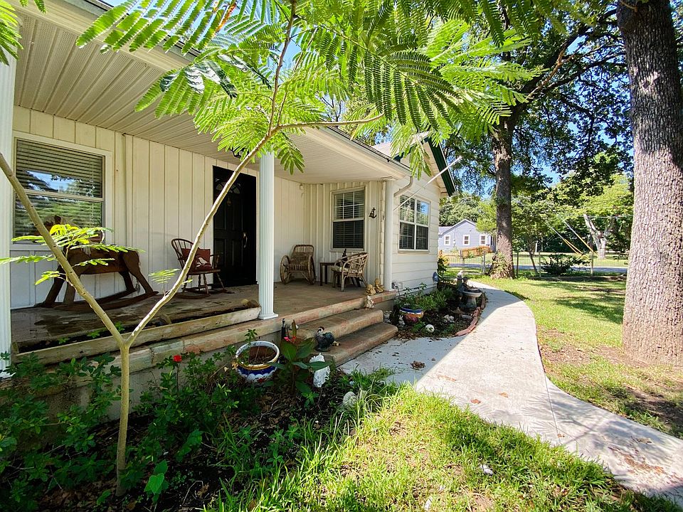 Front Door and Fenced Front yard with Mature Trees