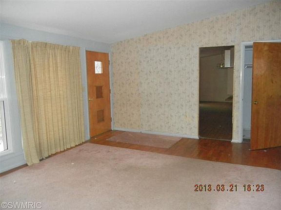 3rd image of 11 Wildrose Ln