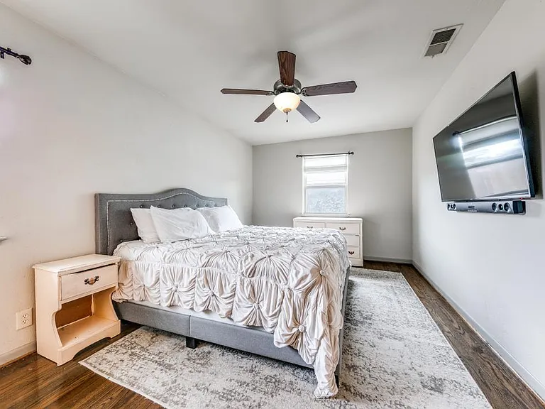 6911 Wake Forrest Dr — Photo 8