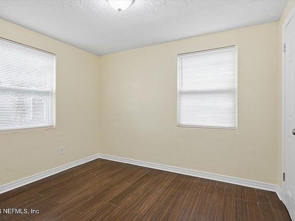 3rd image of 4955 SPRING GLEN Road