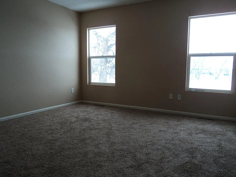 314 Plowman Ct — Photo 5