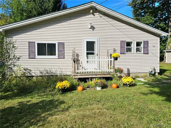 446 Wood Ave, Angola, NY 14006