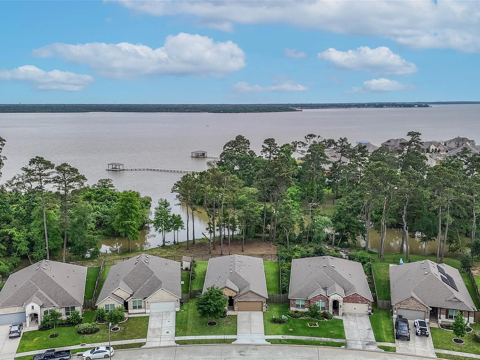4 bed, 3.0 bath, 2231 sqft, $2,800 — Photo 2