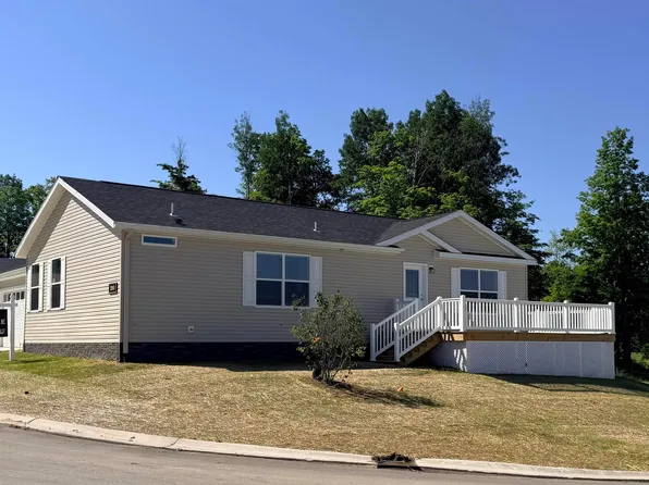 2111 Vista View Dr, Traverse City, MI 49686