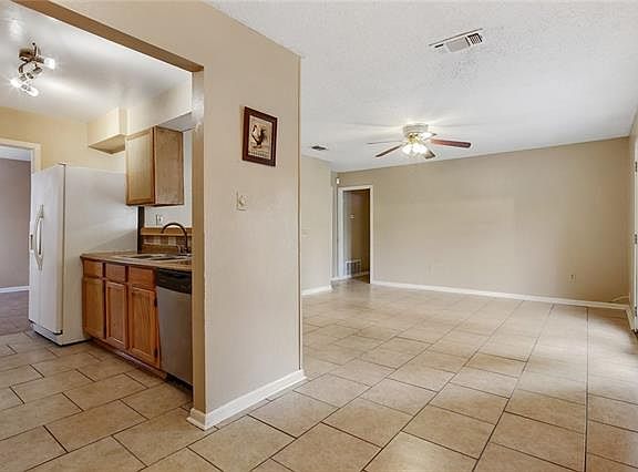 4th image of 2213 Westmere St