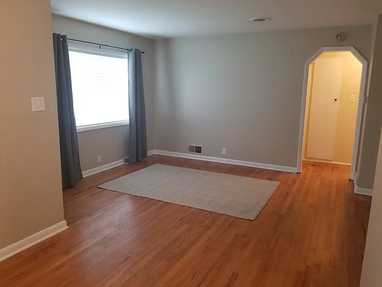 3412 S Elm St — Photo 10