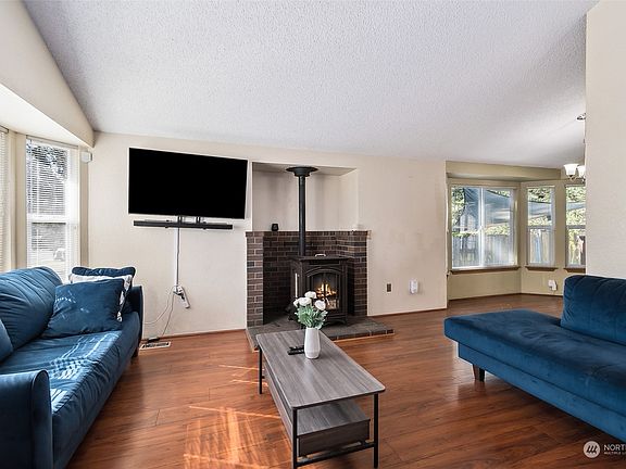 4th image of 403 189th Street Ct E