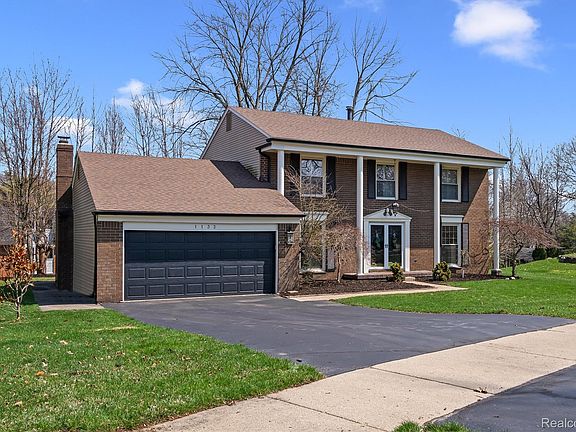 3rd image of 1132 Hemlock Dr