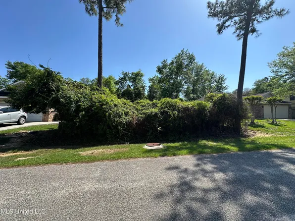 Poni Pl, Diamondhead, MS 39525