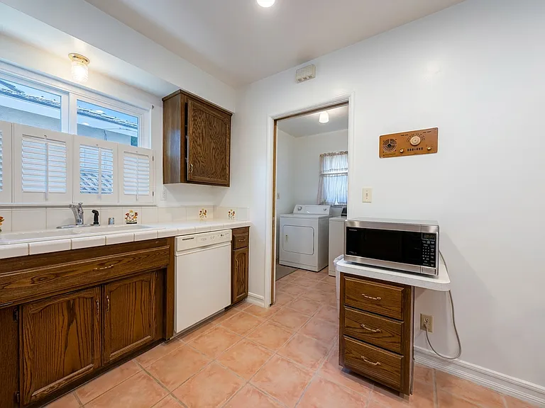 962 N Calmgrove Ave — Photo 14