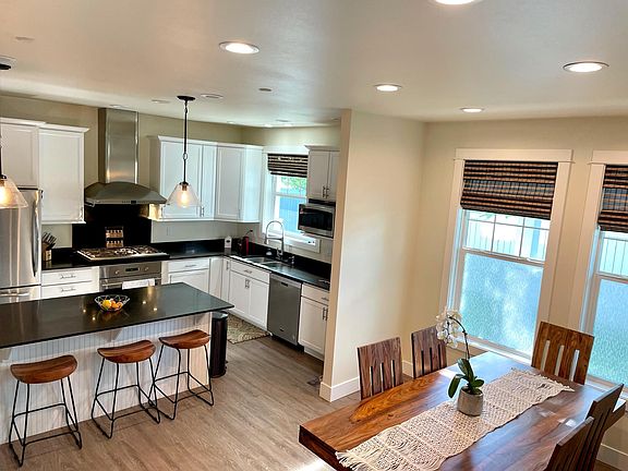 3rd image of 2452 NW Columbia Ave #1