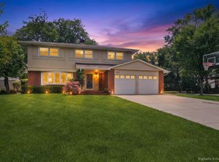 1201 E Barberry Ln, Mount Prospect, IL 60056