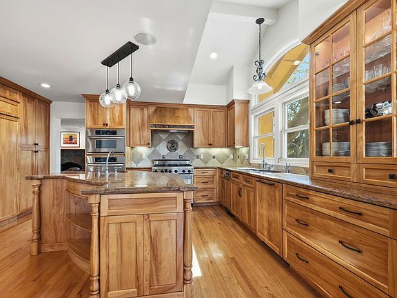 2nd image of 857 Wildwood Trail