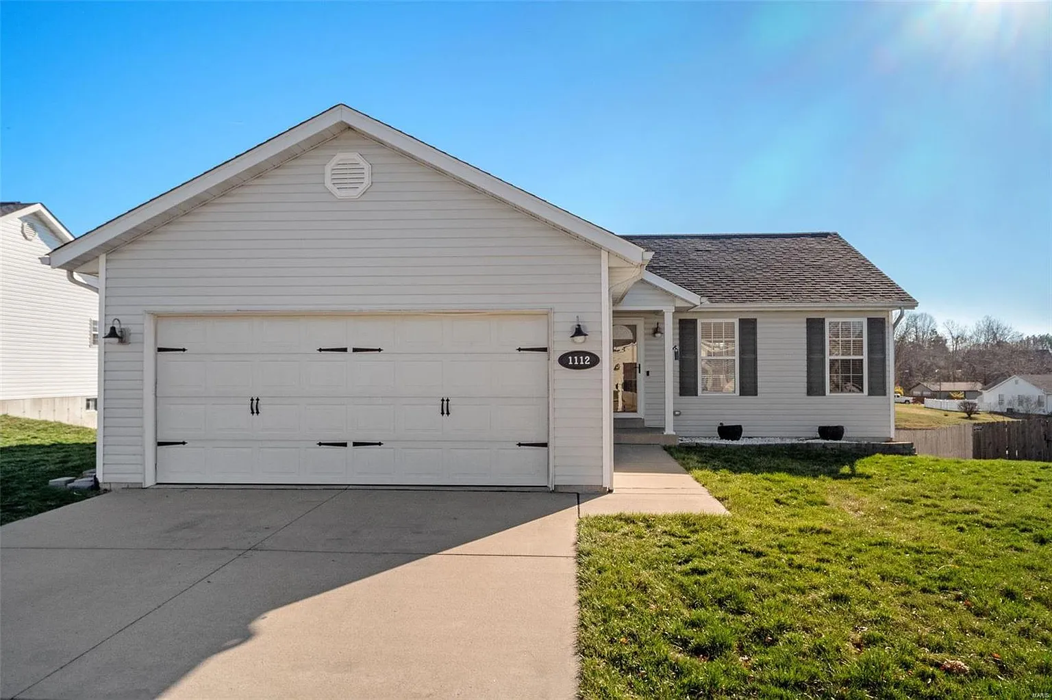 1112 Oakwood Ln photo 1