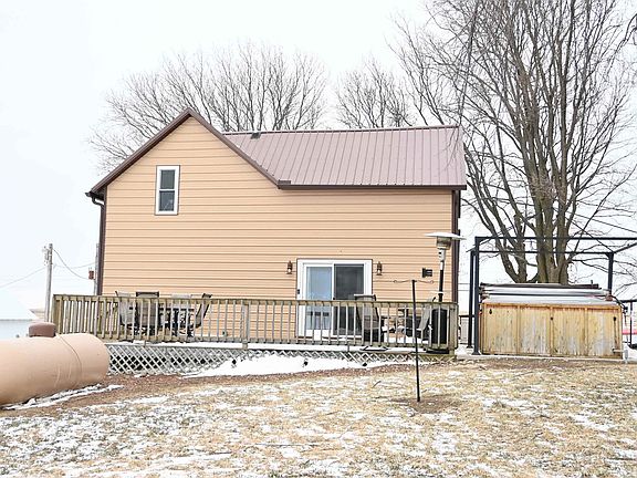3rd image of 3939 Perkins Ave