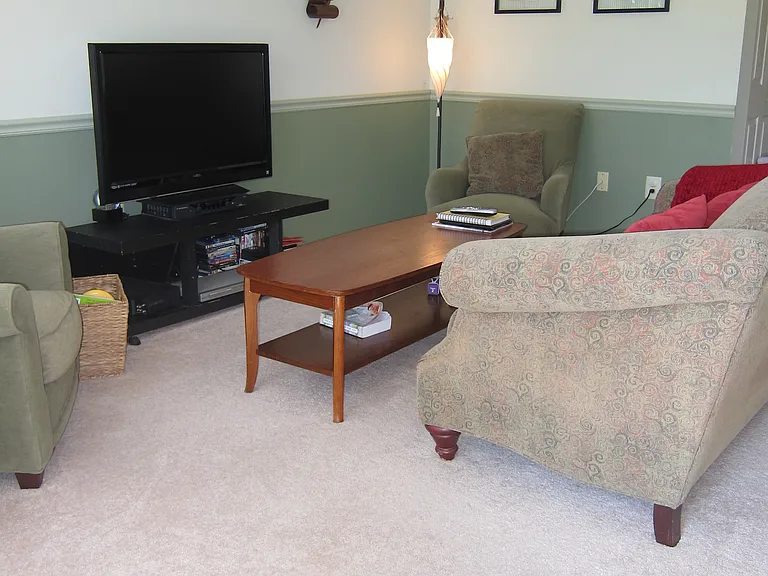 722 Gilbert Pl — Photo 2