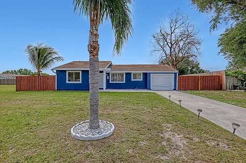 2055 SE West Dunbrooke Cir Photo 1