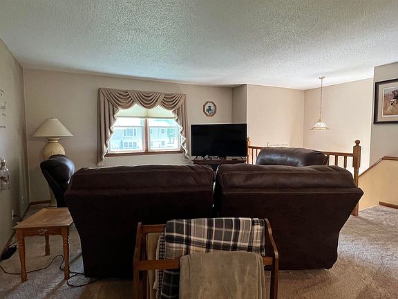 4th image of 404 Birch Dr