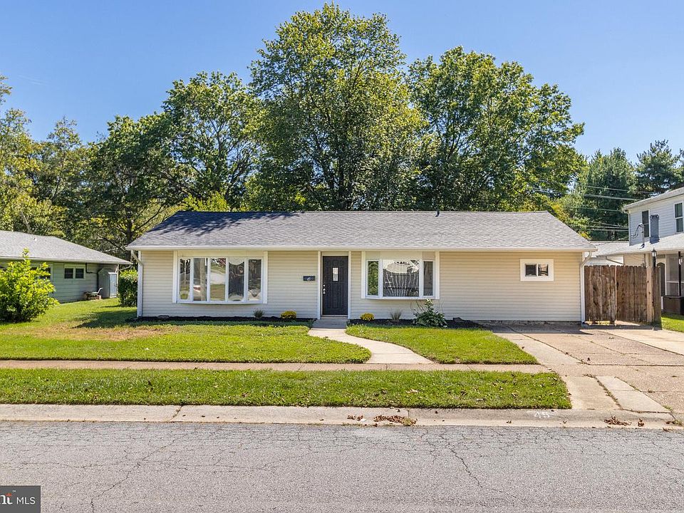 1st image of 45 Chaucer Dr