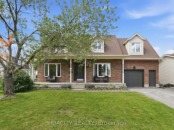 3rd image of 13 Poole Creek Cres