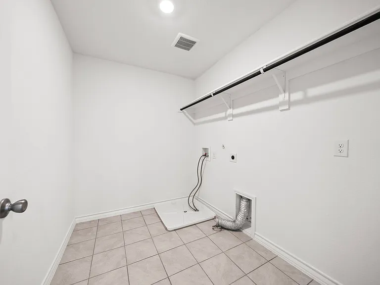 424 Princewood Dr — Photo 17